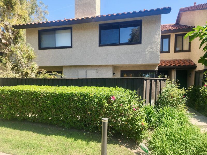 Irvine House: 5151 Walnut