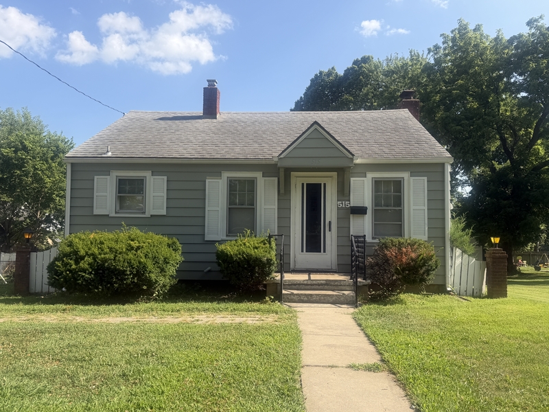 Independence House: 515 West Southside Boulevard