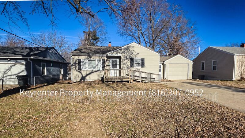 Independence House: 10712 E 27th Ter S