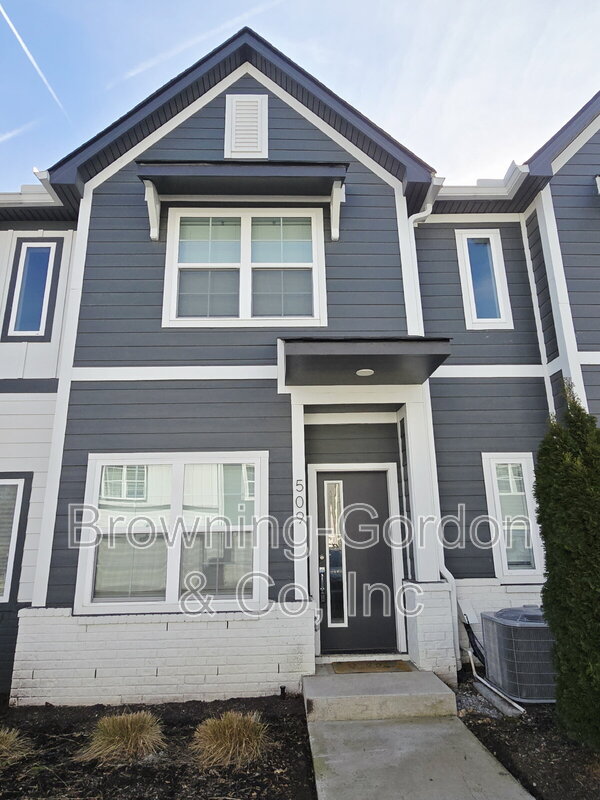 Madison Townhome: 700 North Dupont Avenue