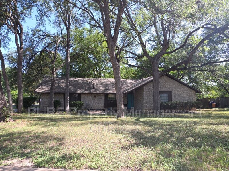 Austin House: 3000 Lakeside Dr