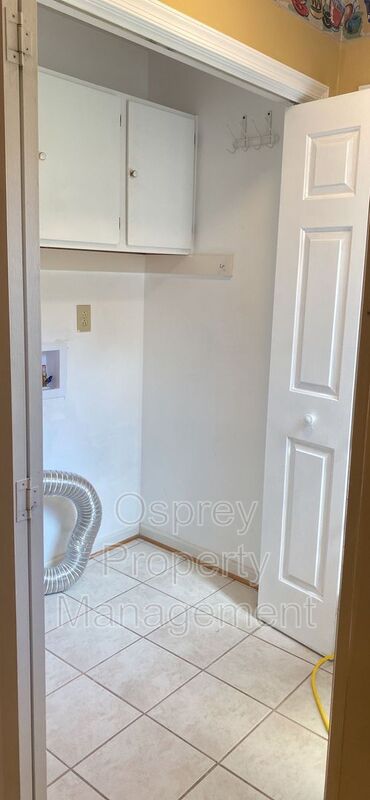 Beautiful wood flooring 4 Bedroom Home!! - Photo 16