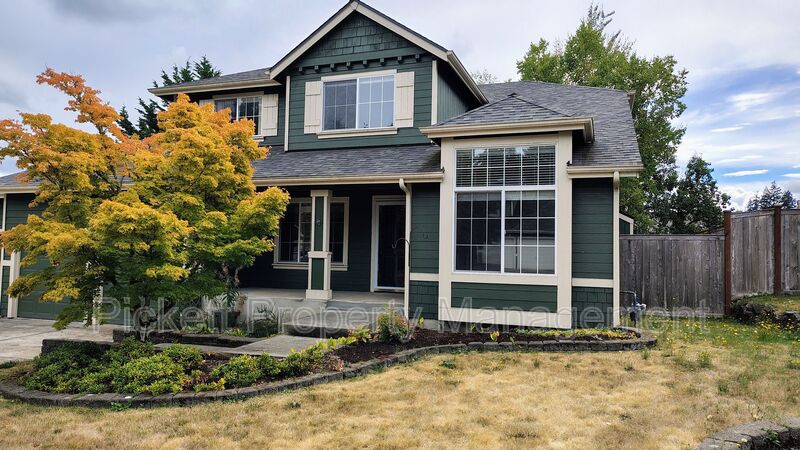 Poulsbo House: 2037 NE Gustaf St
