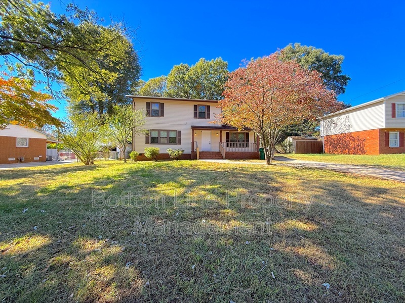 Charlotte House: 3315 Wiseman Dr