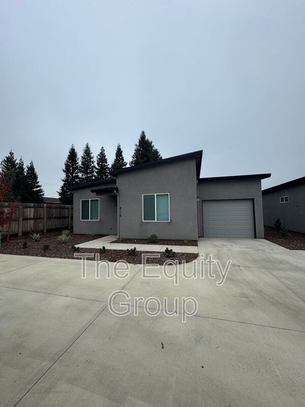 Visalia Condo: 4116 E Kaweah Avenue