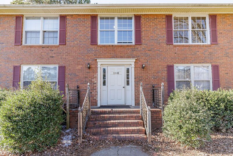 Athens House: 118 Barrington Drive