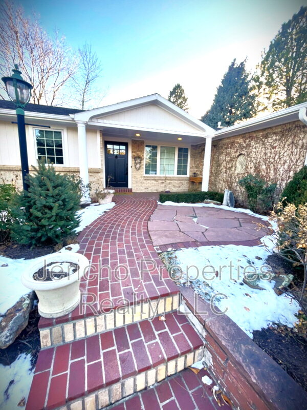 Littleton House: 5317 South Cimmaron Road