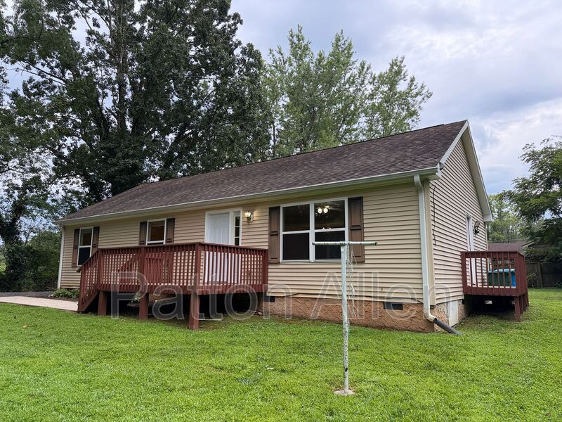 Asheville House: 115 Starnes Cove Rd