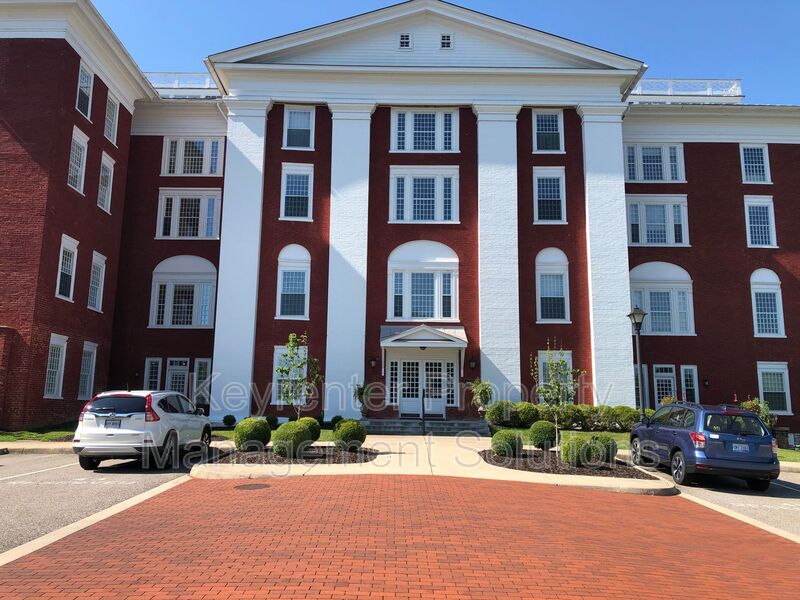 Staunton Condo: 100 Village Dr