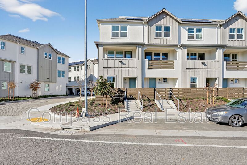 Castro Valley Townhome: 3814 Norbridge Ave