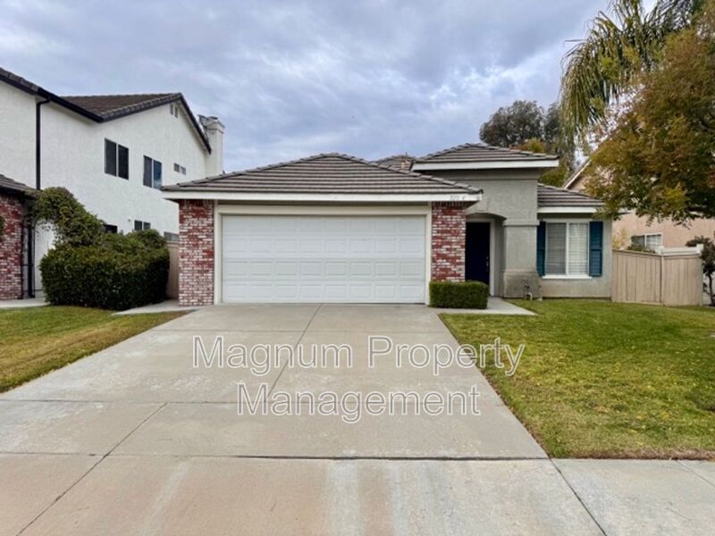 Temecula House: 32034 Corte La Puenta