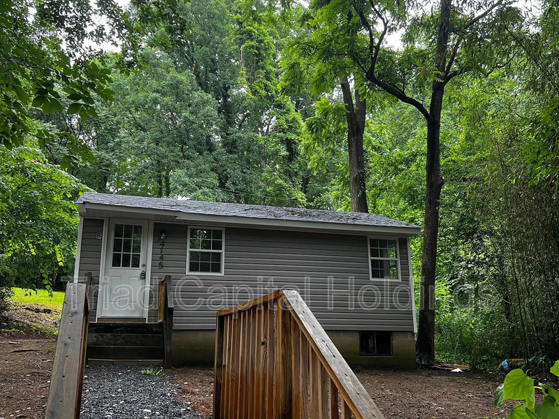 Winston Salem House: 4145B Lexwin Ave