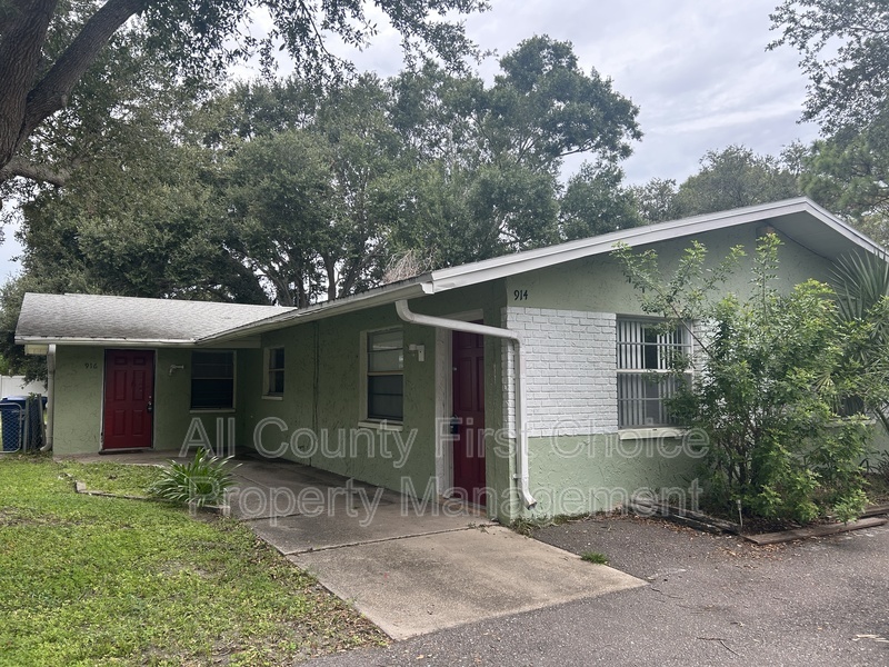 Largo Condo: 916 Lake Palms Dr