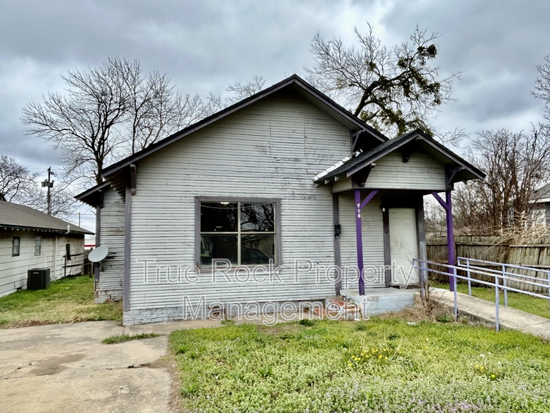 Ada House: 716 East 9th Street