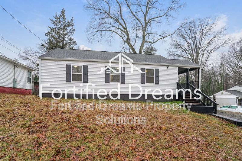 Winston Salem House: 3718 Tech Ave