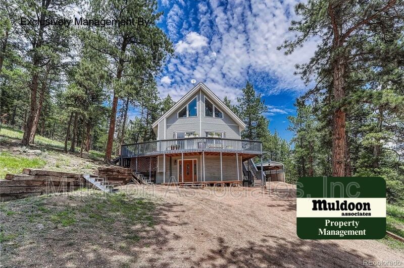 Florissant House: 143 Stonehenge Drive