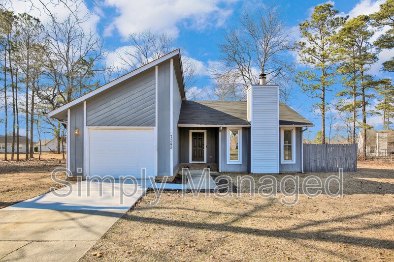 Fayetteville House: 7345 Pebblebrook Drive