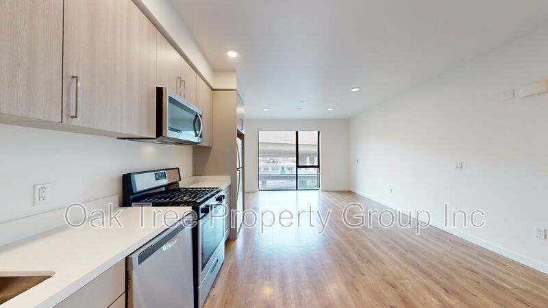 Oakland House: 532 Union St