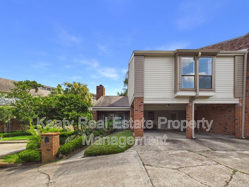 Lafayette House: 604 Briargate Walk Circle