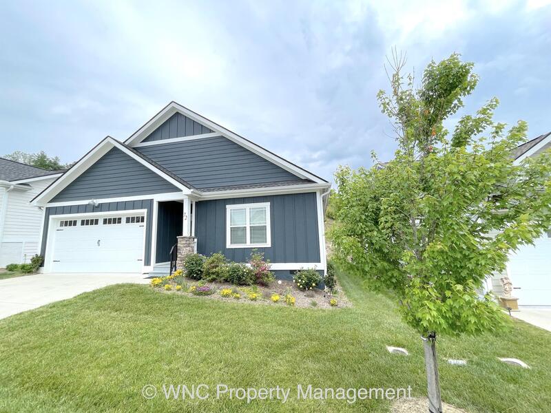 Hendersonville House: 72 Leyland Circle