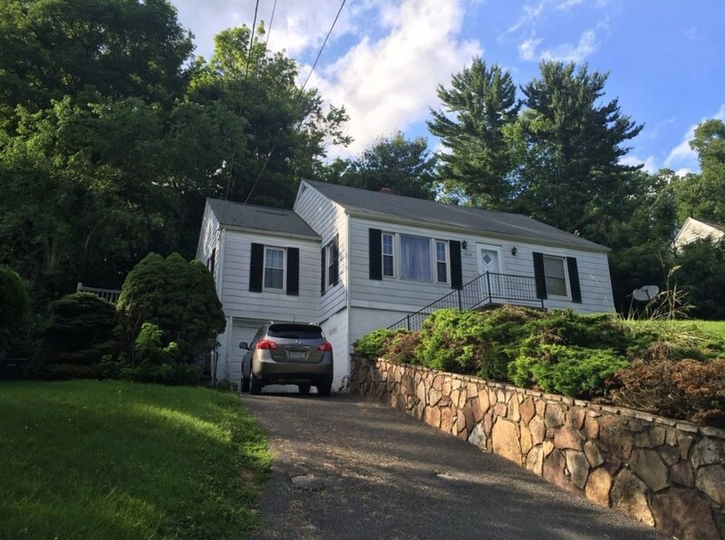 Bluefield House: 1219 East Drive