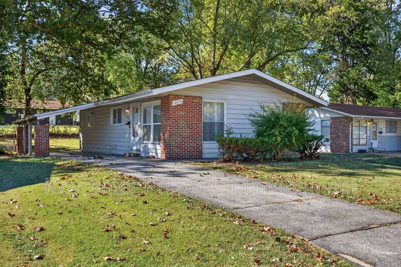 St Louis House: 10115 Saffron Dr