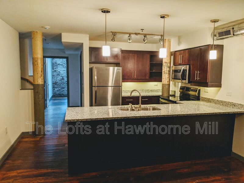 Charlotte Apartment: 1101 Hawthorne Ln
