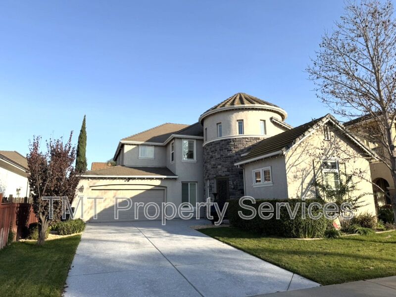 Elk Grove House: 6832 Salvaterra Circle