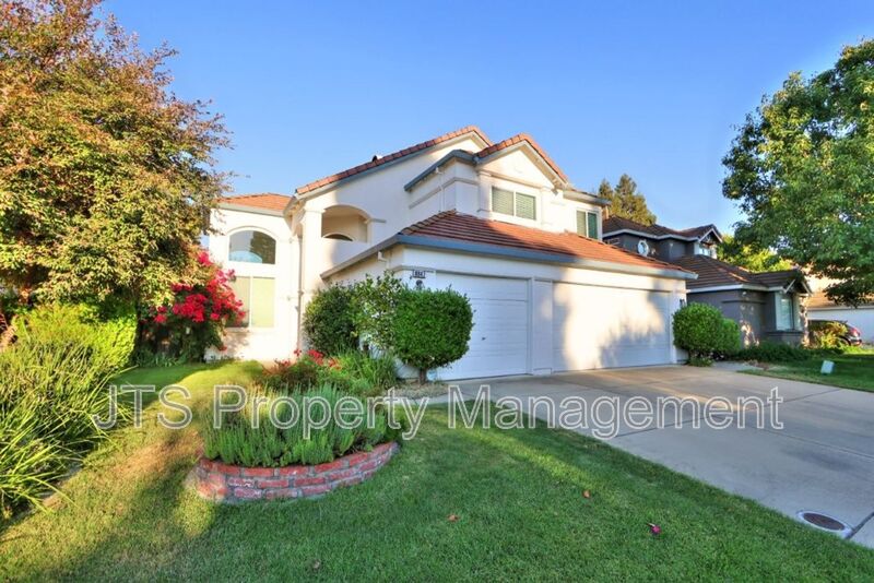 Elk Grove House: 8847 Mossburn Way