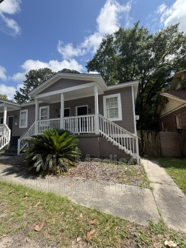Savannah Condo: 723 W 42nd St B