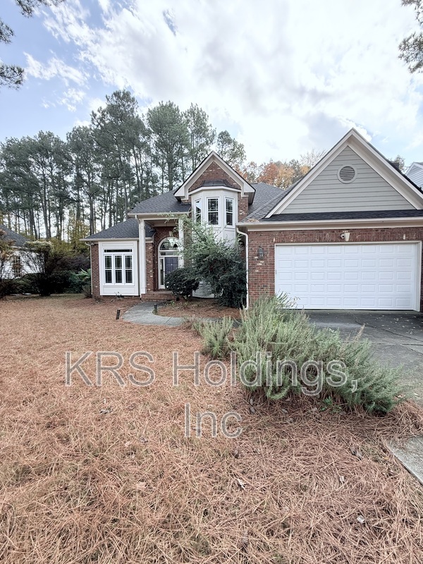 Cary House: 213 Glen Abbey Drive