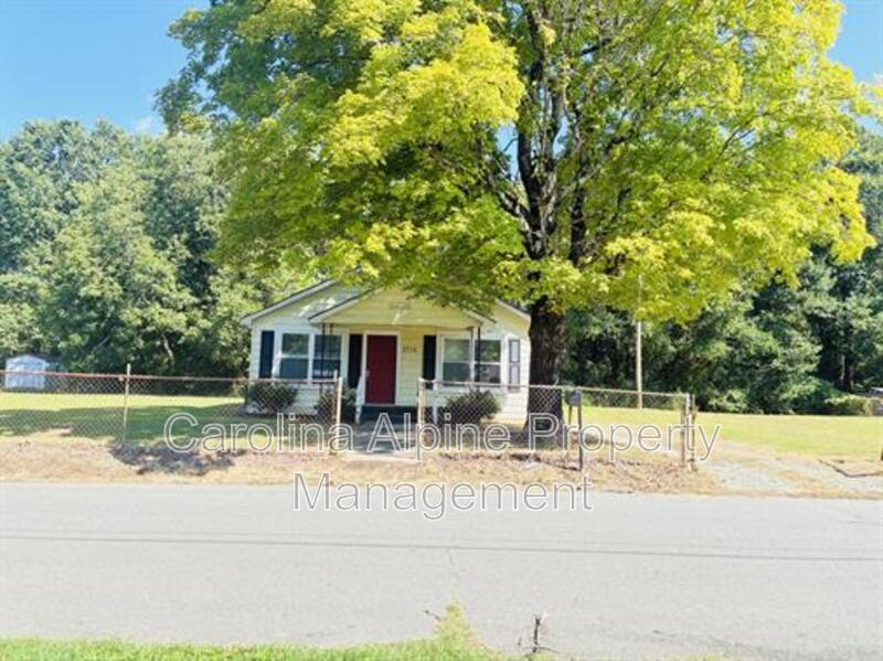 Gastonia House: 2710 Birchfield Ln