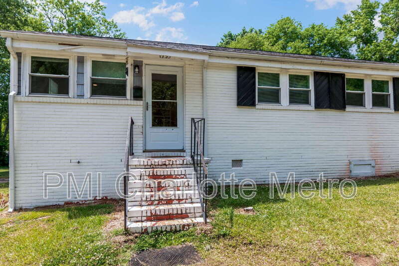 Charlotte Condo: 1733 Academy St