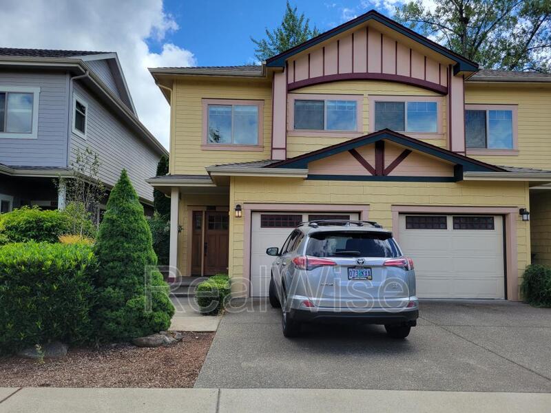 Grants Pass House: 1789 SE Hill Park Pl