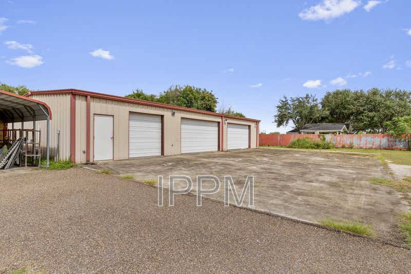 Harlingen House: 16413 Wilson Rd- Outdoor Shop