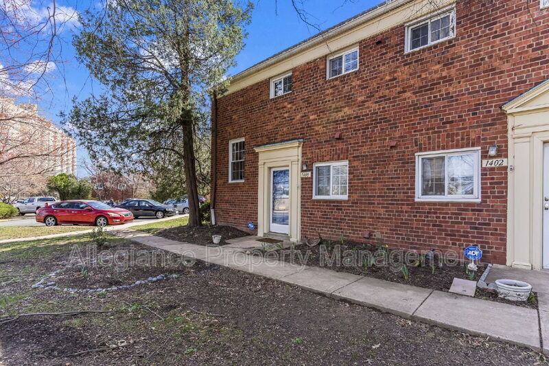 Alexandria Townhome: 1400 Martha Custis Drive