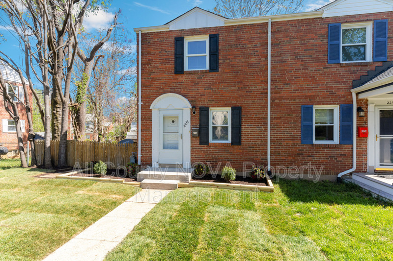 Request a Viewing for 2236 Farrington Ave. Tenant Turner