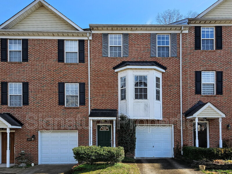 Fredericksburg Townhome: 209 Shaw Ct