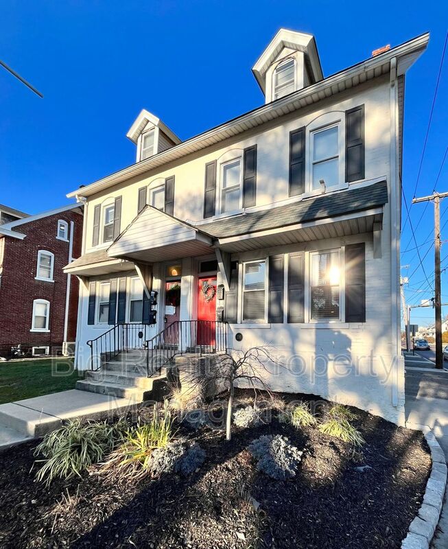 Lansdale Condo: 235 E Main St