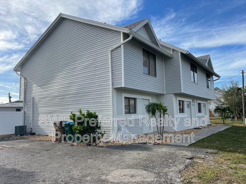 Cape Coral Townhome: 4302 Southeast 5th Avenue