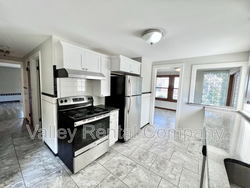 South Hadley Condo: 70 Lyman Street - 3