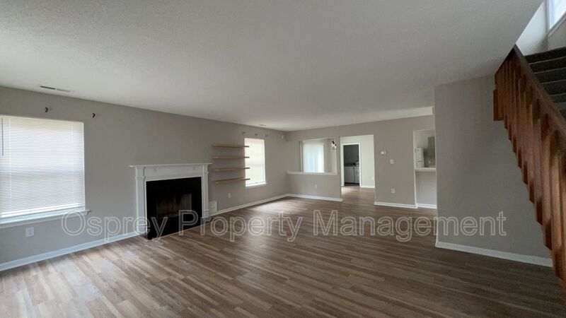 Spacious 3-Bedroom Corner-Unit Townhome with Private Patio in VB! - Photo 4