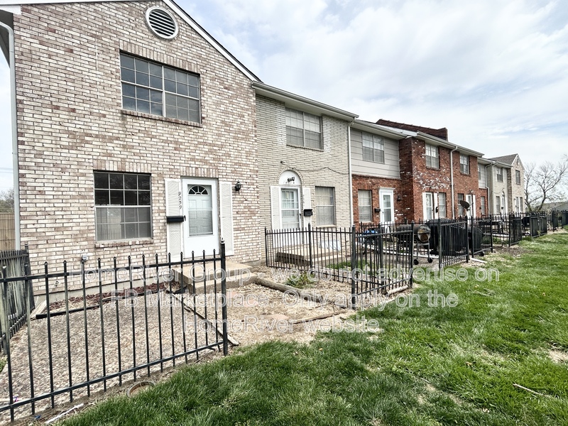 Overland Park Townhome: 9259 Nieman Rd