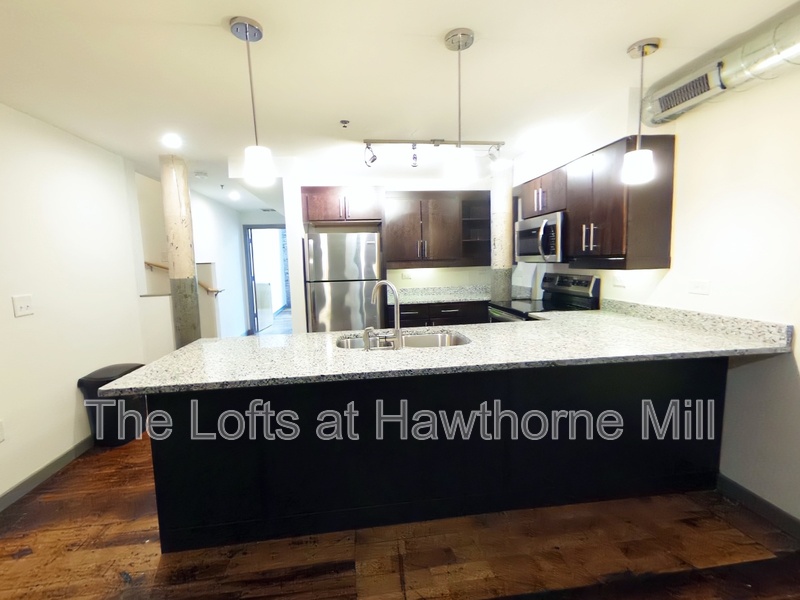 Charlotte Apartment: 1101 Hawthorne Ln