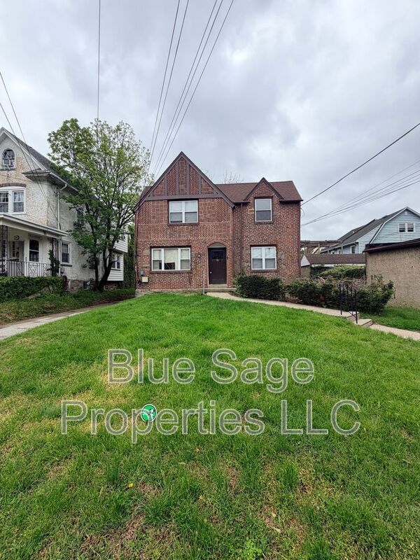 Lansdowne Condo: 56 W Albemarle Ave