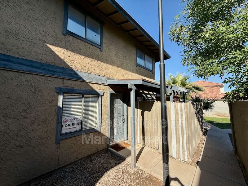 Chandler House: 286 W Palomino Dr