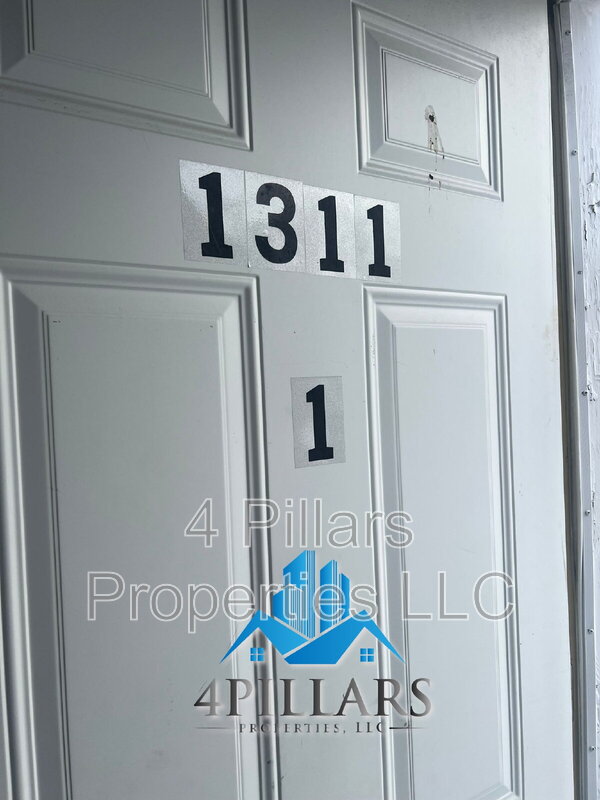 East Chicago Condo: 1311 E Columbus Dr