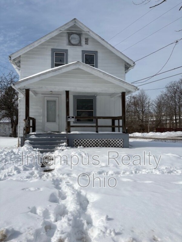 Warren House: 437 Nevada Ave NW