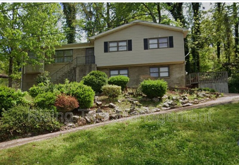 Birmingham House: 405 Lance Ln