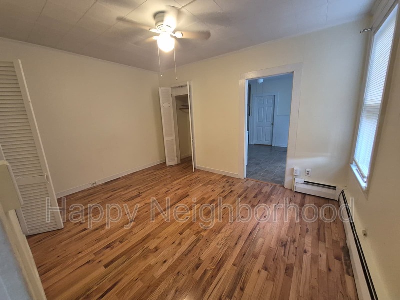 Middletown House: 209 Pearl StreetUnit 2